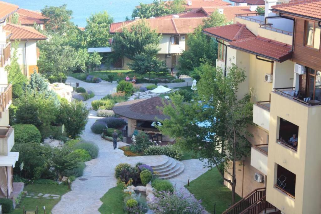 Flora In 5 Stars Garden Of Eden Resort Sveti Vlas Exterior foto